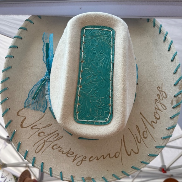 Lainey Wilson Inspired Wildflowers and Wild Horses Burned Cowboy Hat - Picture 4 of 4